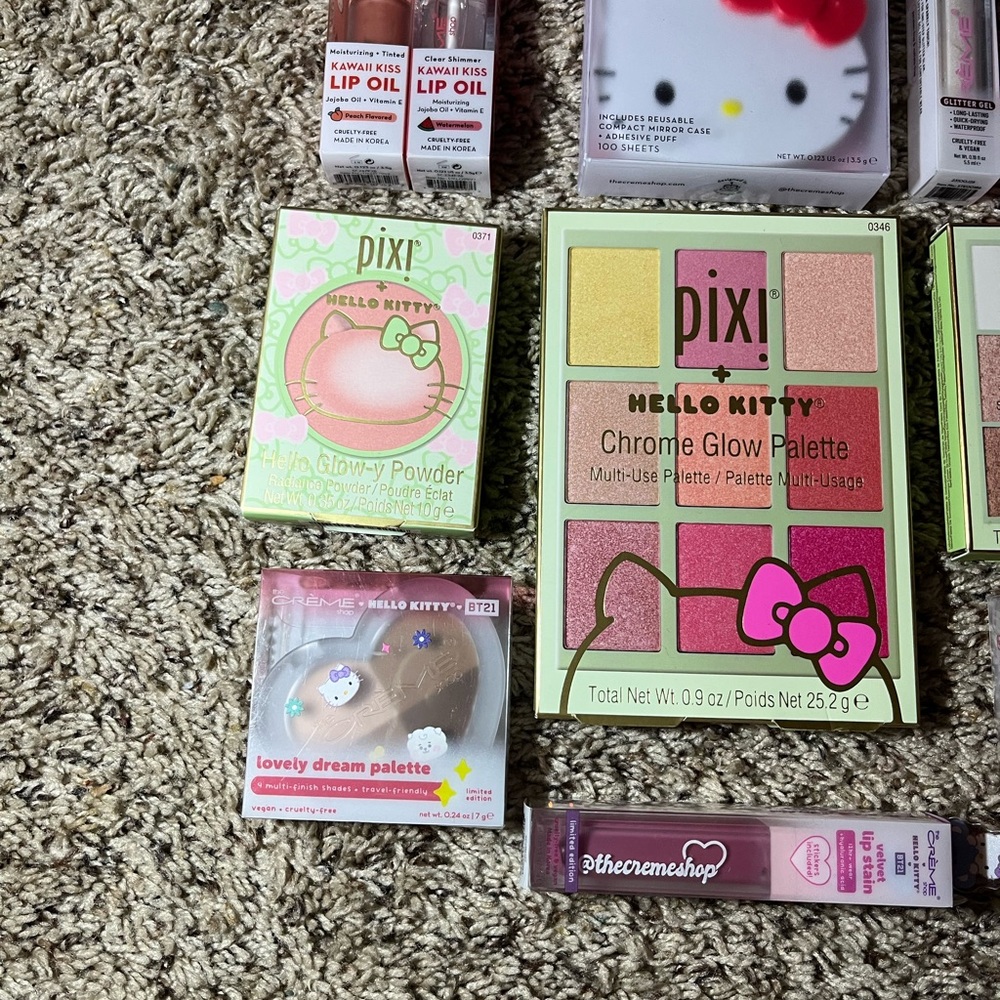 Hello Kitty Makeup Collection - Picture 5 of 8